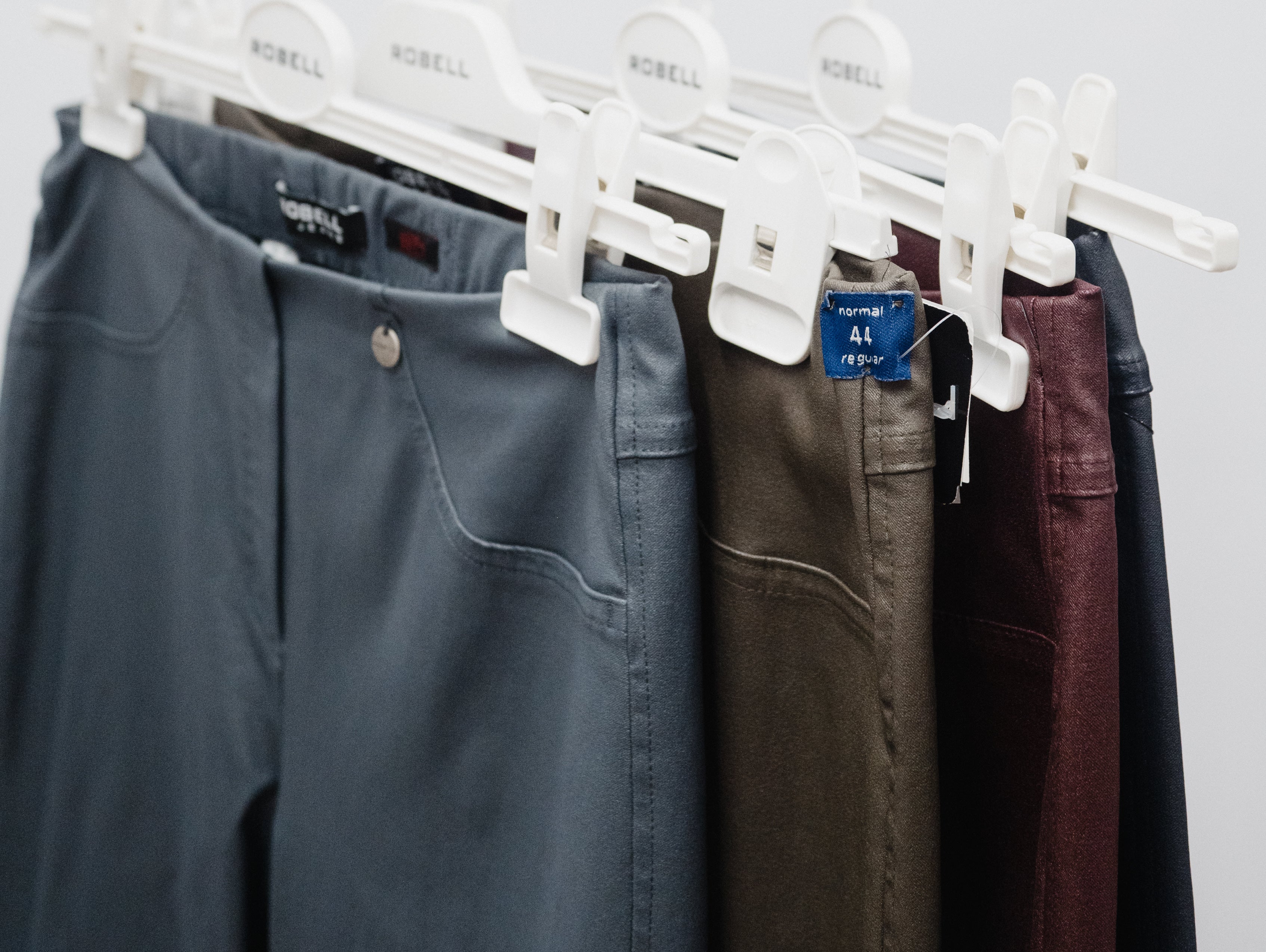 How Robell is Redefining Office Wear for 2024: Stylish and Comfortable Trousers